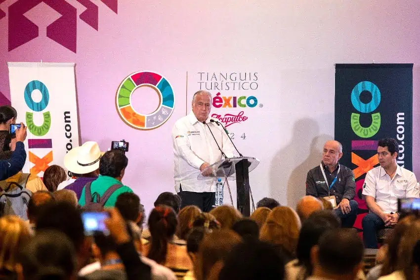 Tourism Minister at the tourism fair in Acapulco