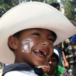 24 Smiles Vs 3: The real difference between Mexico and the US Little kid smiling