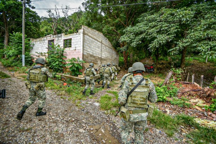 Soldiers in Chiapas rural area