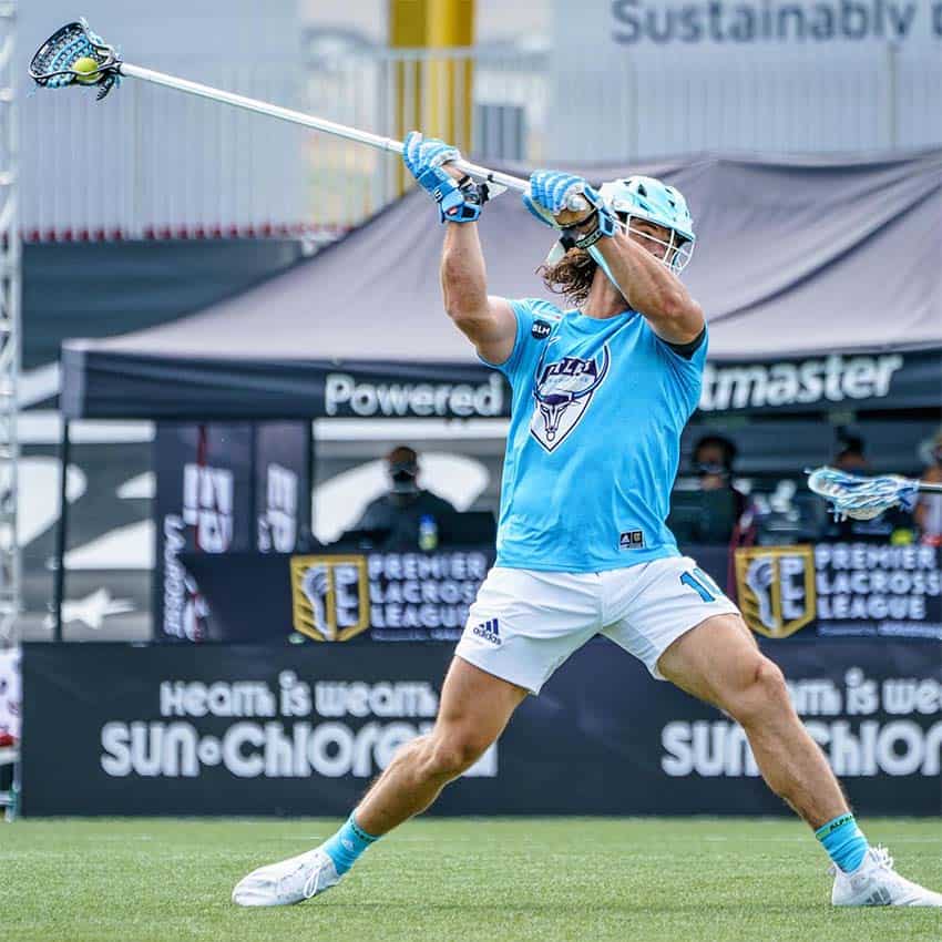 Callum Robinson playing for New York Atlas lacrosse team, about to pass the ball