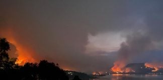Residents shared photos of the Velo de Novia fire near Valle de Bravo burning late Sunday night.