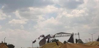 Tarps collapsed due to strong winds in México state