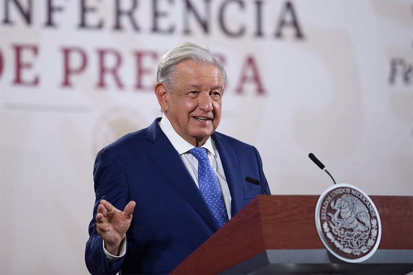 AMLO jokes about limiting visas for Americans