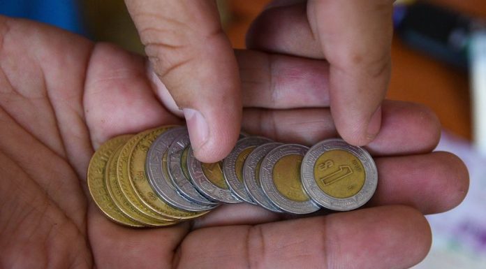 Peso depreciates the morning after Mexico’s elections The peso was trading at 17.7 to the dollar the morning after Mexico's presidential elections.