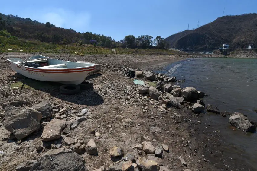 Low level at Valle de Bravo dam