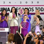 Sheinbaum receives symbolic ‘women’s baton of command’ Claudia Sheinbaum at the meeting with Mexican women