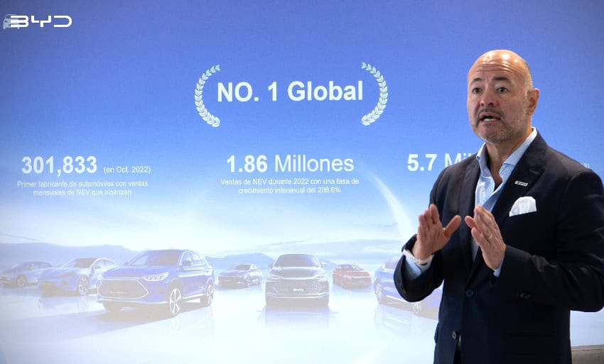 Jorge Vallejo, director of BYD México, speaks at a press event