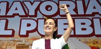 Claudia Sheinbaum at a meeting with legislators