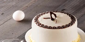 Pastel de tres leches with chocolate