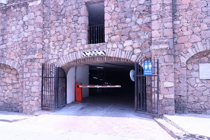 A tiny valet parking in Guanajuato city