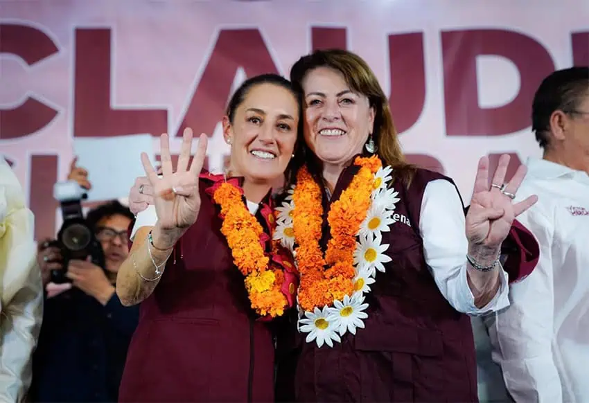 Morelos governor candidate Margarita González Saravia and Claudia Sheinbaum pose together, holding up four fingers to symbolize the "4T" movement.