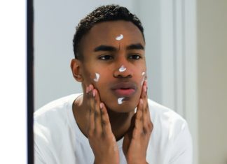 European Union retinol ban: What you should know if you live in Mexico. Man applying skincare cream