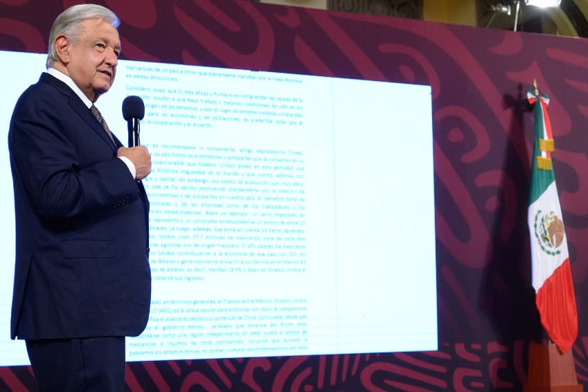 AMLO reads his letter to Donald Trump at a press conference