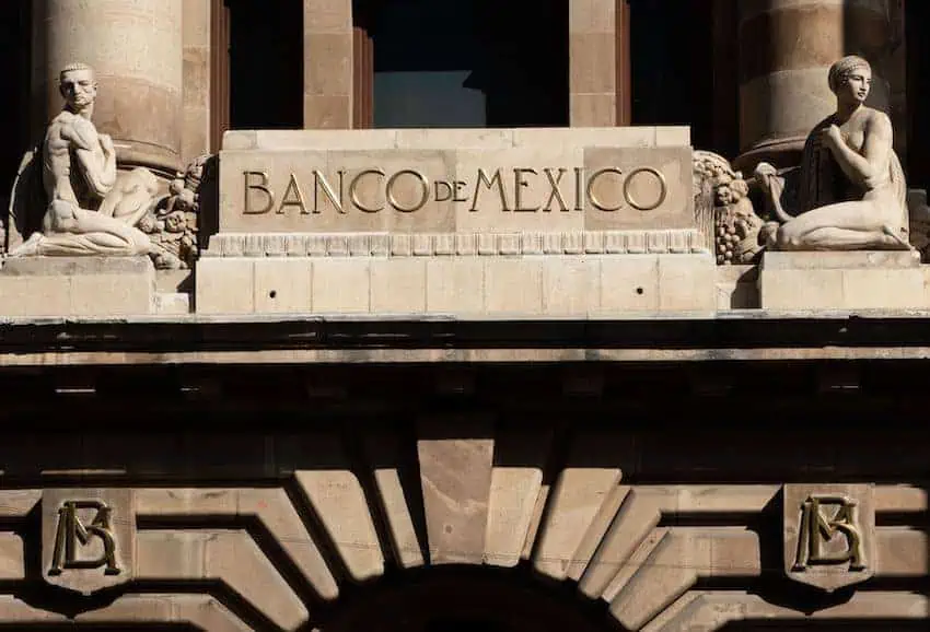 Fachada del Banco de México en la Ciudad de México