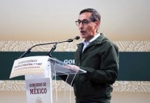 Finance Minister Rodrigo Ramírez de la O speaks at a podium about the Mexico-China trade balance
