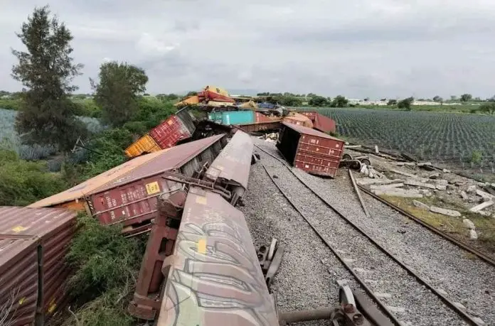 A cargo train derailment in La Barca, Jalisco