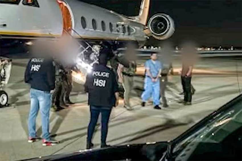 Joaquín López Guzmán gets off a plane, surrounded by officials in jackets reading "HSI."