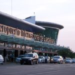 The entrance of Guadalajara International Airport (GDL), with cars pulling up to drop passengers off.