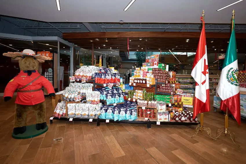 Sabores de Canadá display at a Soriana supermarket