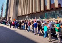 People waiting on line outside a SAT building, an example of Mexican bureaucracy