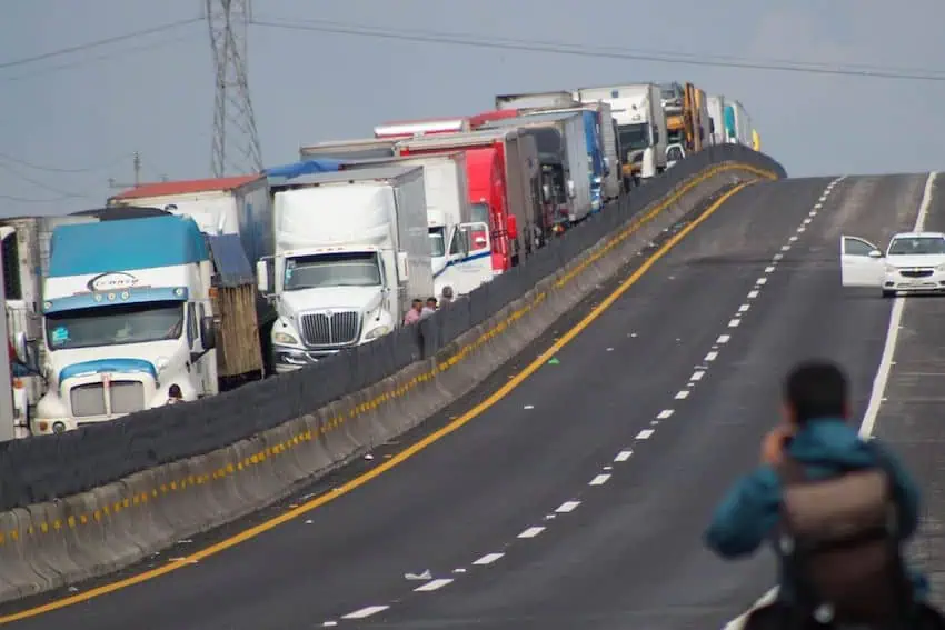 Semi-trailers wait in long lines on the Mexico-Puebla highway, before the blockade ended on Saturday.