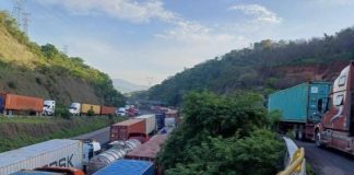 Trucks stranded on the highway to Manzanillo