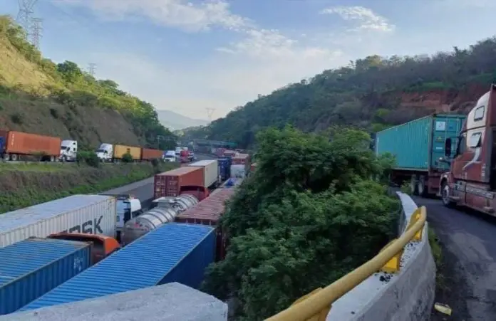 Trucks stranded on the highway to Manzanillo