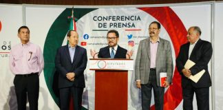 Morena party leader Ignacio Mier at a podium announcing changes to Mexico's proposed judicial reform, shortly before a court workers strike.