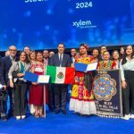 Shanni Valeria Mora, 16, and Rosa Mendoza Sosa, 17, accepting their prize at an event for the Stockholm Junior Water Prize in Sweden.