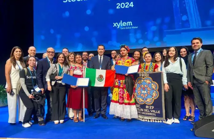 Shanni Valeria Mora, 16, and Rosa Mendoza Sosa, 17, accepting their prize at an event for the Stockholm Junior Water Prize in Sweden.