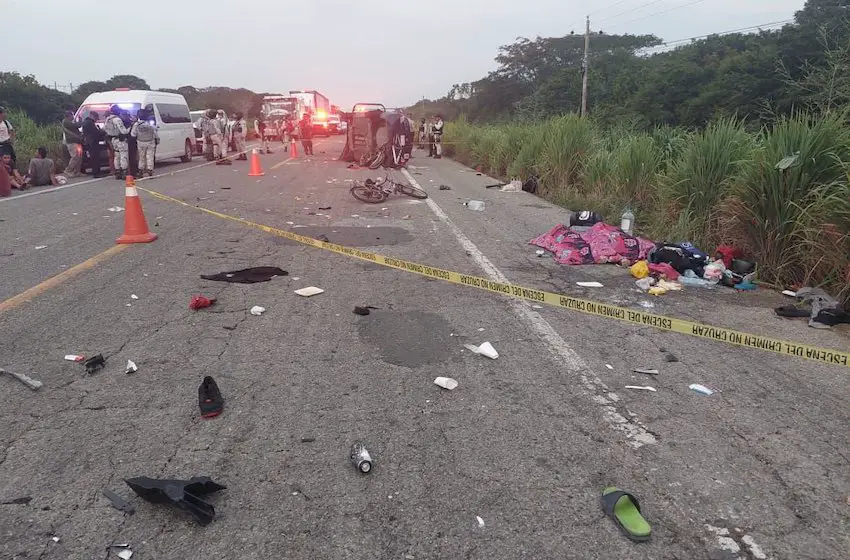 The incident occurred on federal Highway 190 near the town of Santiago Niltepec, Oaxaca.