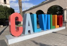 Monumental letters with the name of Calvillo.