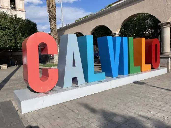 Monumental letters with the name of Calvillo.