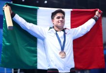 Mexican diver Osmar Olvera with the bronze medal