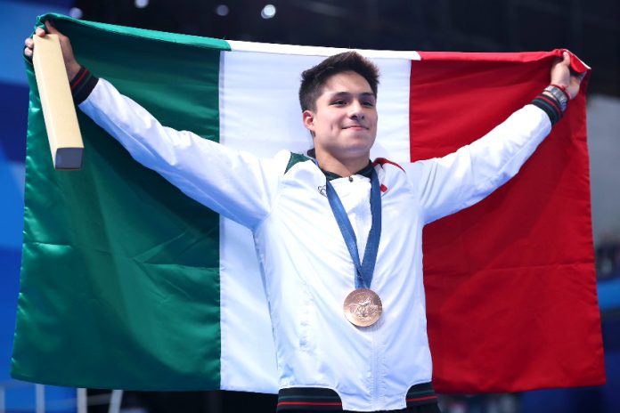 Mexican diver Osmar Olvera with the bronze medal