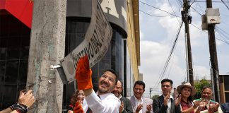 CDMX Mayor Martí Batres takes down a street sign with the name Gustavo Díaz Ordaz