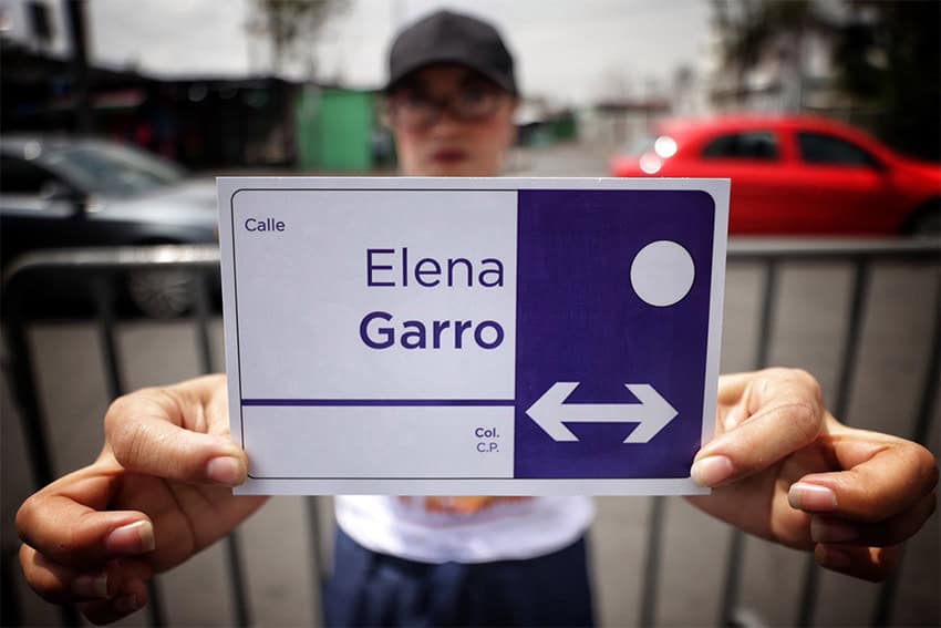 A Mexico City street sign with the words "Calle Elena Garro"