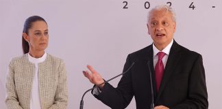 Pemex CEO Víctor Rodríguez Padilla with President-elect Claudia Sheinbaum.