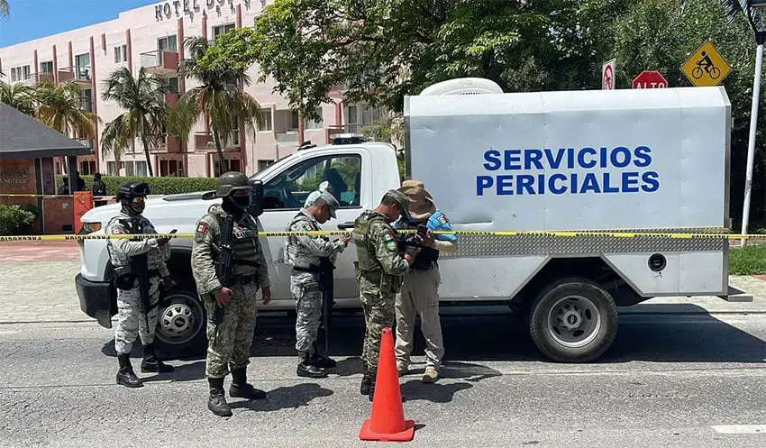 Soldiers and forensic services at the scene of a June 2024 double homicide in Cancún, Mexico.