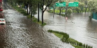 Seven boroughs of Mexico City got at least 30 mm of rain on Sunday, leading to severe flooding on several roadways.