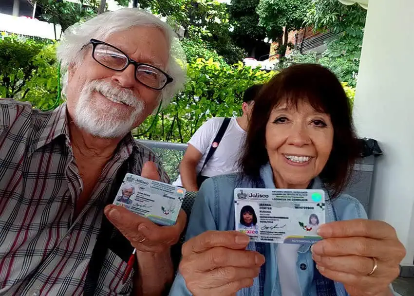 John and Suzie pint with their Jalisoc drivers licences.