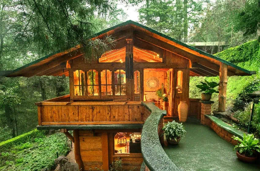 Jaime Maussan's wooden cabin in the forest of Desierto de los Leones National Park