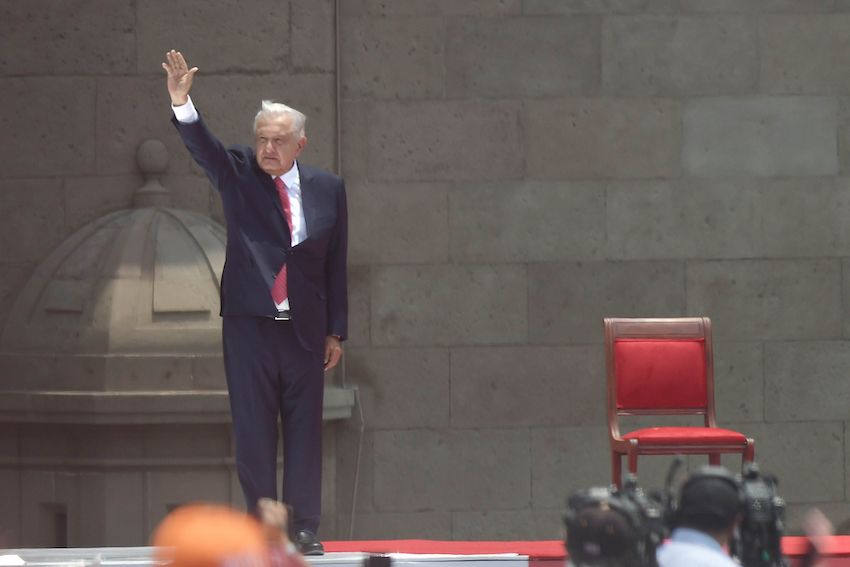 During his address, the president asked for a "show of hands" of those in favor of his proposed judicial reform. Most obliged. 