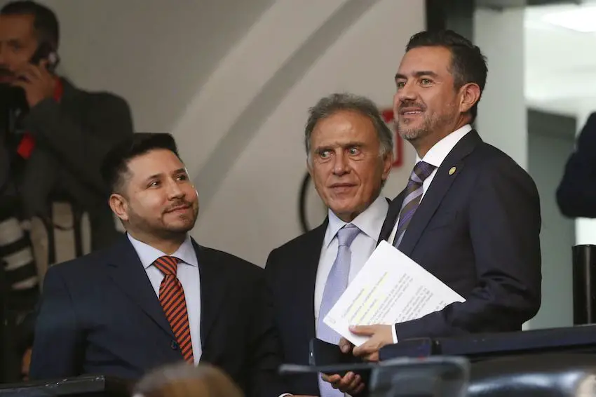 Yunes Márquez (at right) said that he hadn't faced pressure from Morena to vote in favor of the reform, but was pressured to vote against it by his own party. 