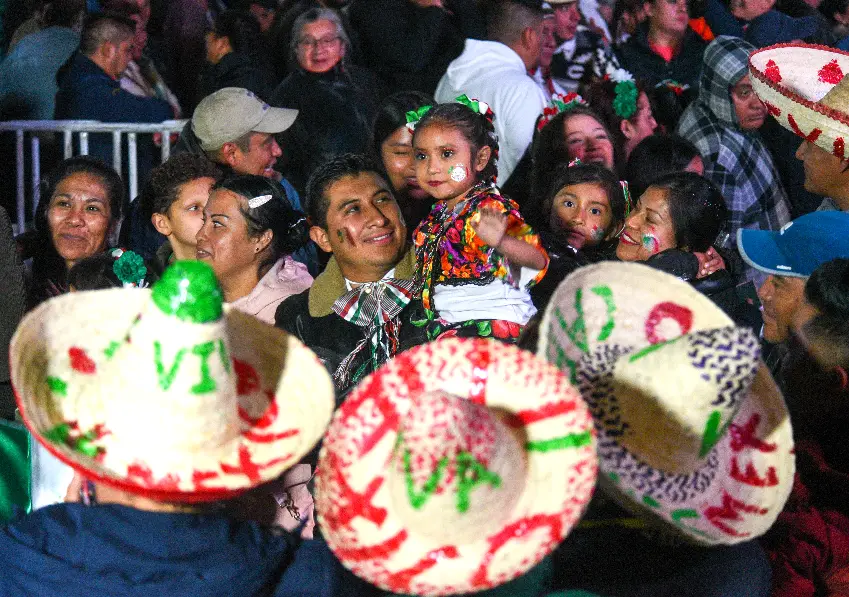 Crowd in Toluca for Independence Day celebrations