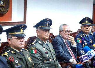 Sinaloa commanders with the governor at a press conference