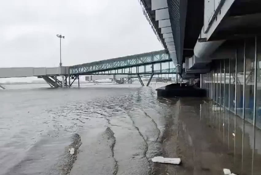 Acapulco airport closed to commercial flights due to flooding