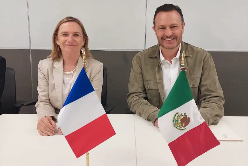 La embajadora de Francia en México, Delphine Borione (izquierda), elogió las ventajas competitivas de Querétaro y lo calificó como un lugar atractivo para que las empresas francesas inviertan. 