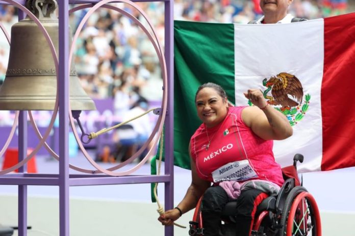 Zarza rings the champions bell after winning Mexico's first gold medal at the Paris Paralympics.