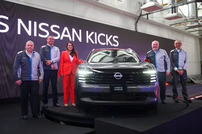 Aguascalientes Governor Tere Jiménez at the Nissan announcing the new 2025 Kicks.